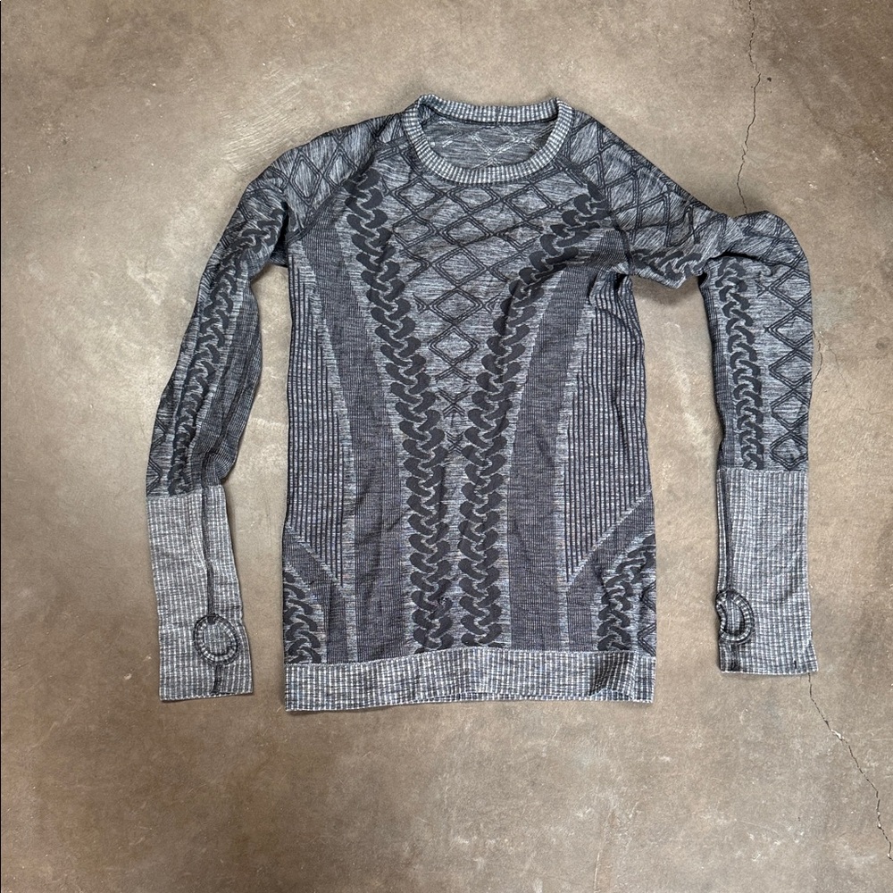 Lululemon Seamless Run Swiftly Long Sleeve Thumbholes Grey Women- size 4